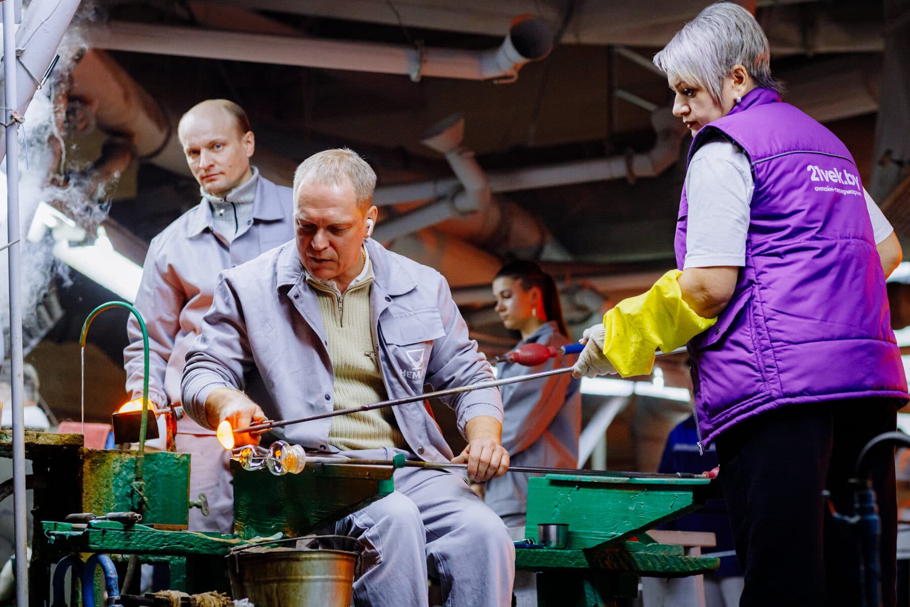 A master glassblower and his team at the furnace, present day