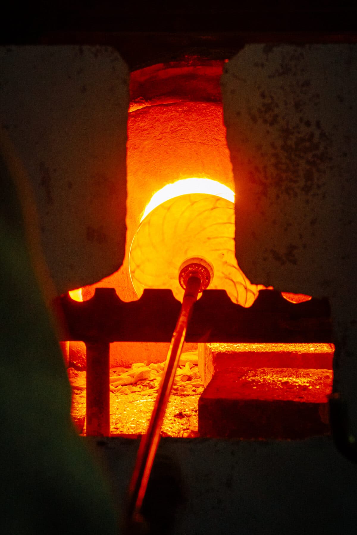 A grinder cutting facets freehand, present day